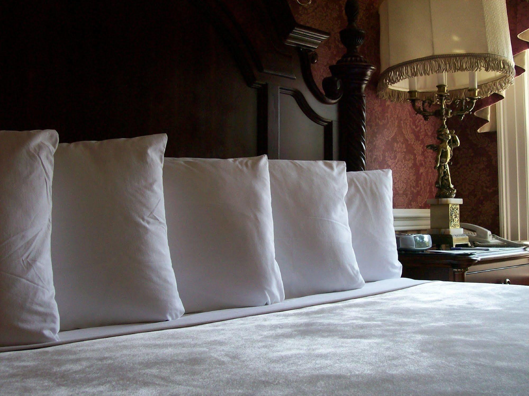 Julias Bed And Breakfast Hubbard Habitación foto
